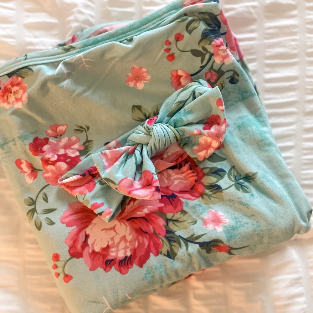 Posh peanut swaddle and bow